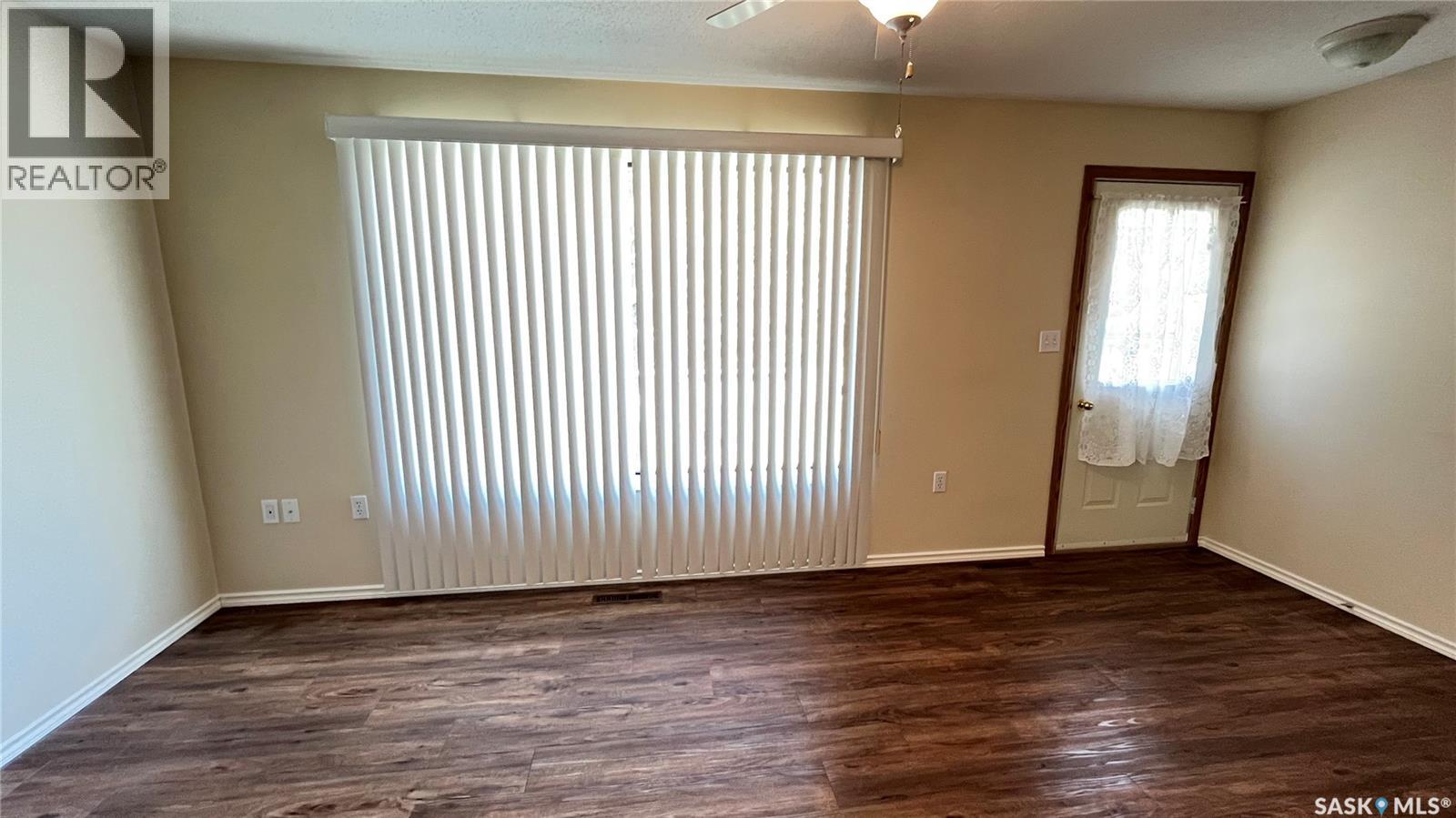 117 Herbert Street, Maple Creek, Saskatchewan  S0N 1N0 - Photo 18 - SK033709