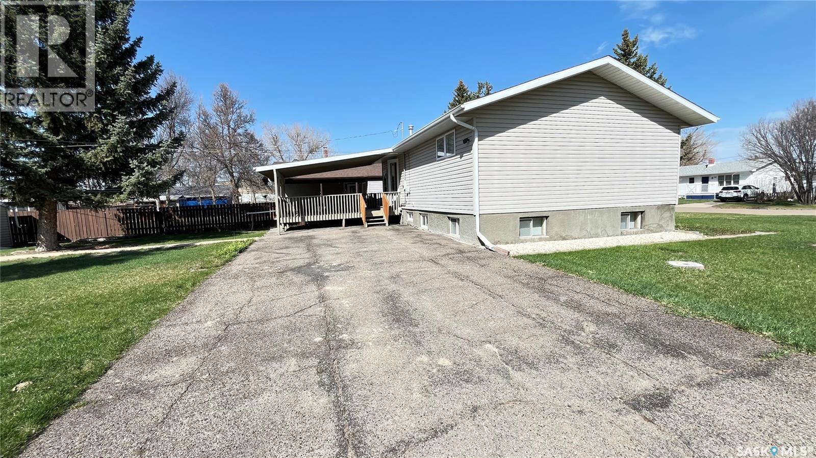 117 Herbert Street, Maple Creek, Saskatchewan  S0N 1N0 - Photo 6 - SK033709