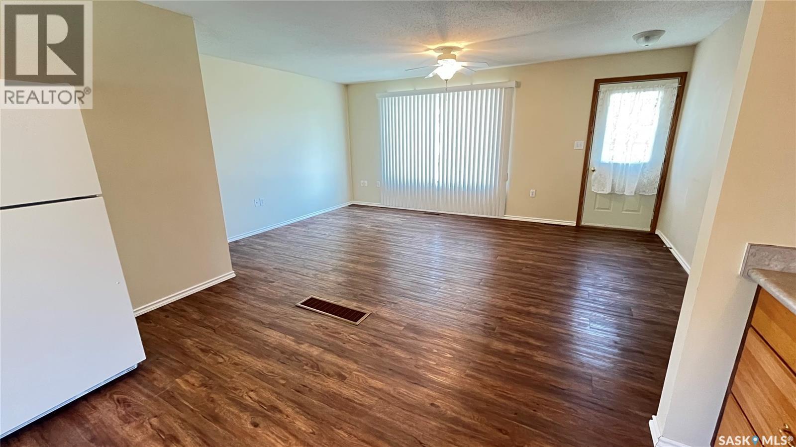 117 Herbert Street, Maple Creek, Saskatchewan  S0N 1N0 - Photo 15 - SK033709