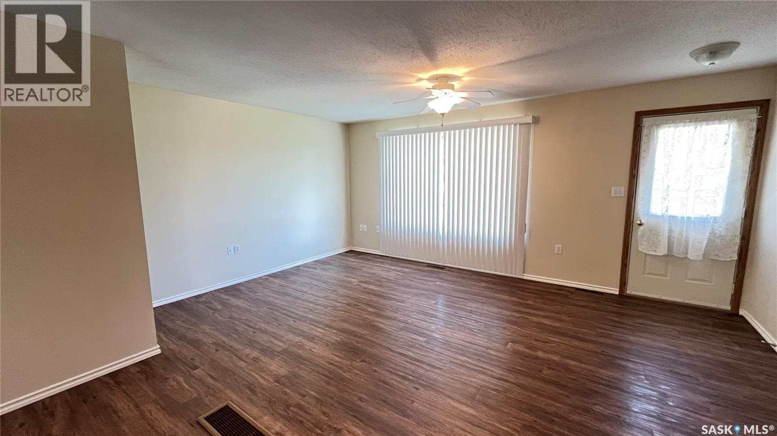 117 Herbert Street, Maple Creek, Saskatchewan  S0N 1N0 - Photo 16 - SK033709