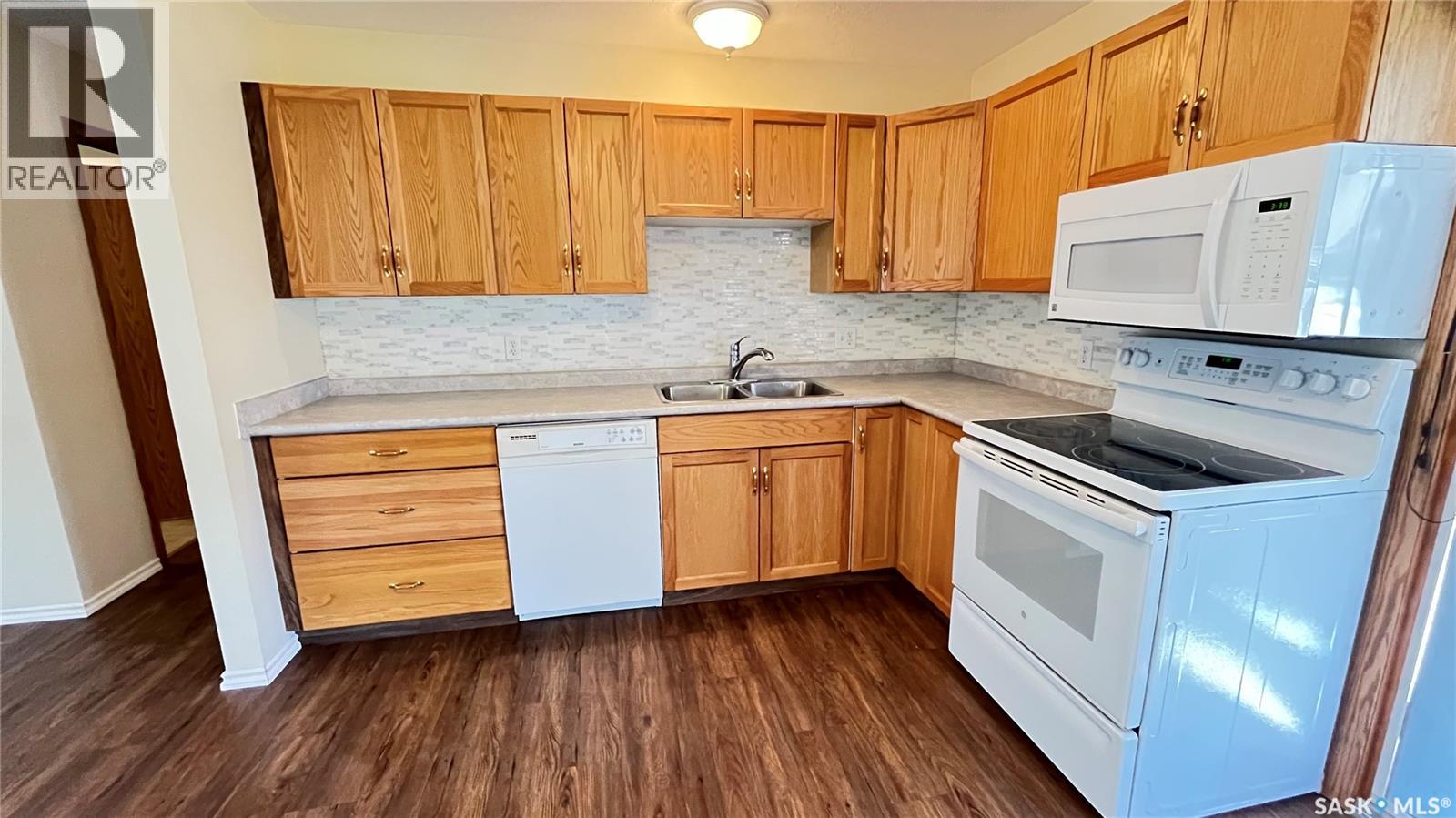 117 Herbert Street, Maple Creek, Saskatchewan  S0N 1N0 - Photo 12 - SK033709