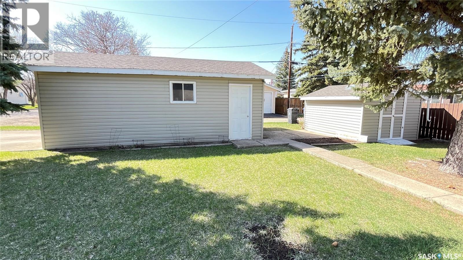 117 Herbert Street, Maple Creek, Saskatchewan  S0N 1N0 - Photo 9 - SK033709