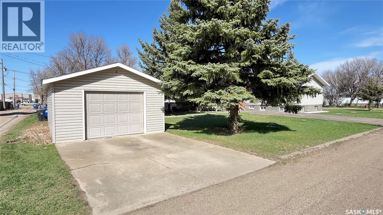 117 Herbert Street, Maple Creek, Saskatchewan  S0N 1N0 - Photo 8 - SK033709