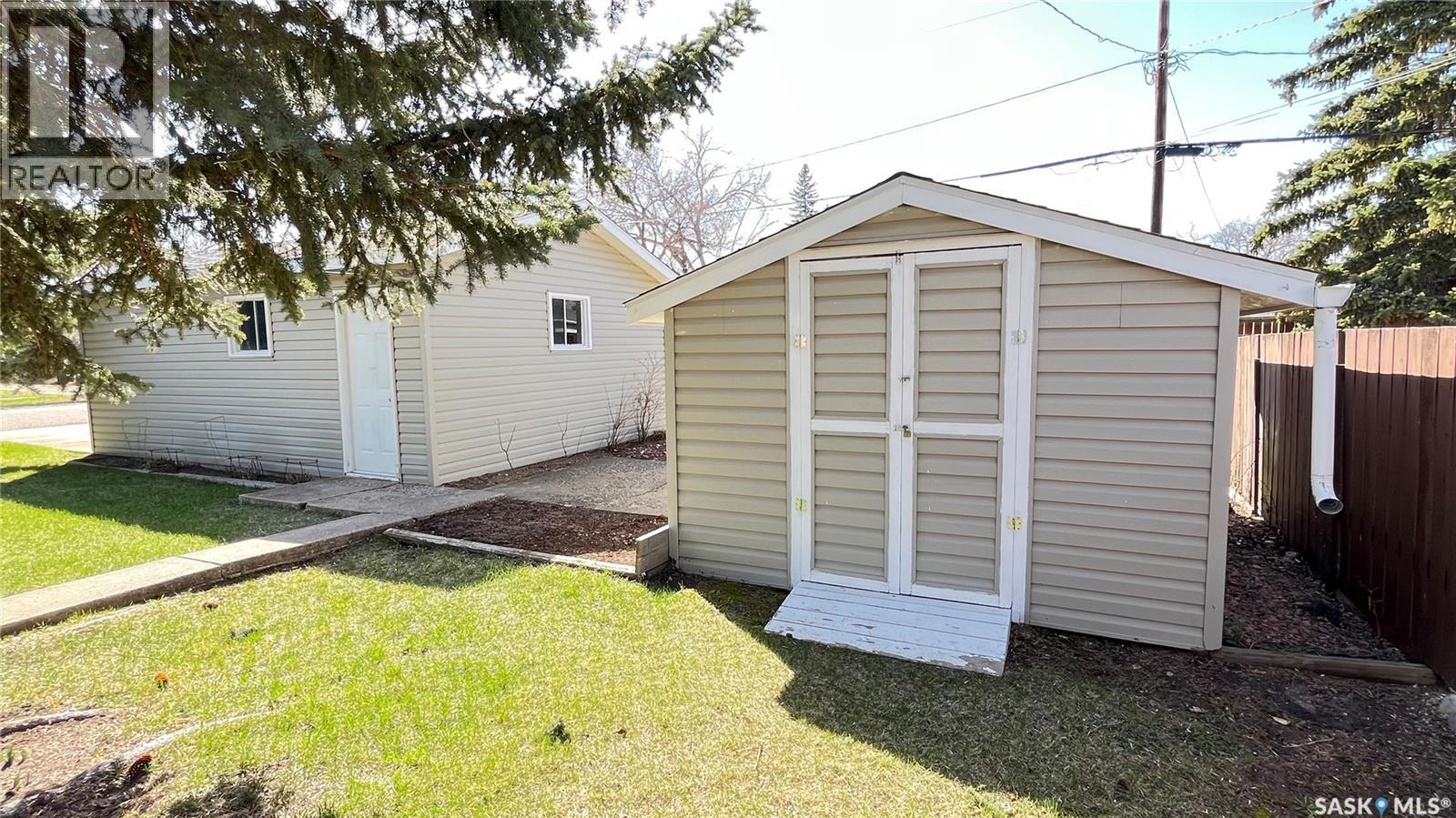 117 Herbert Street, Maple Creek, Saskatchewan  S0N 1N0 - Photo 10 - SK033709