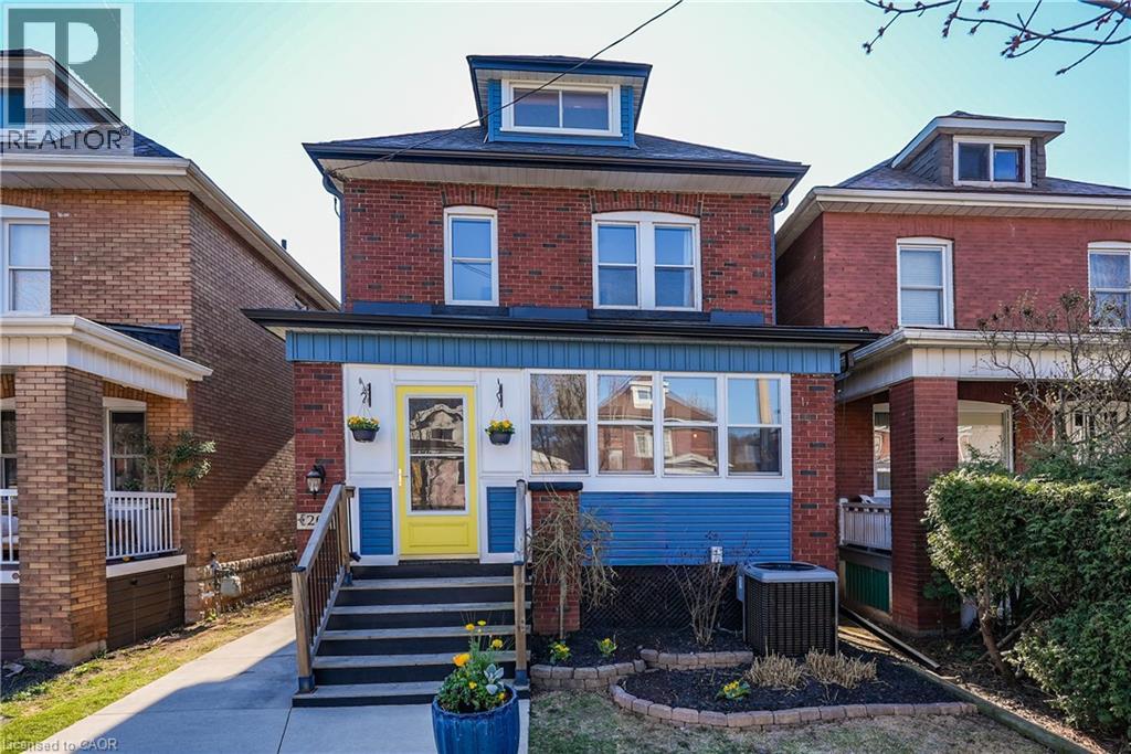 207 EDGEMONT Street S, Hamilton, Ontario