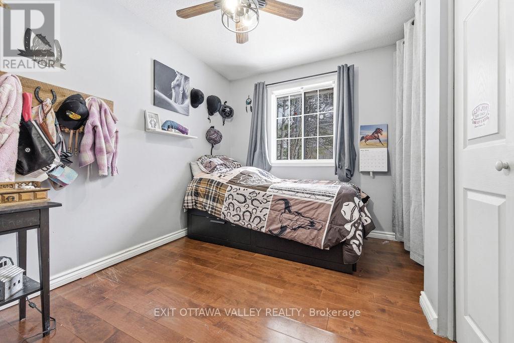 16 Heritage Drive, Petawawa, Ontario  K8H 3J3 - Photo 15 - X12830064