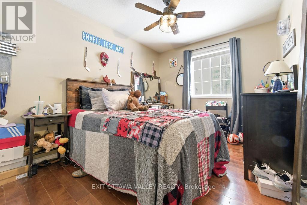 16 Heritage Drive, Petawawa, Ontario  K8H 3J3 - Photo 16 - X12830064