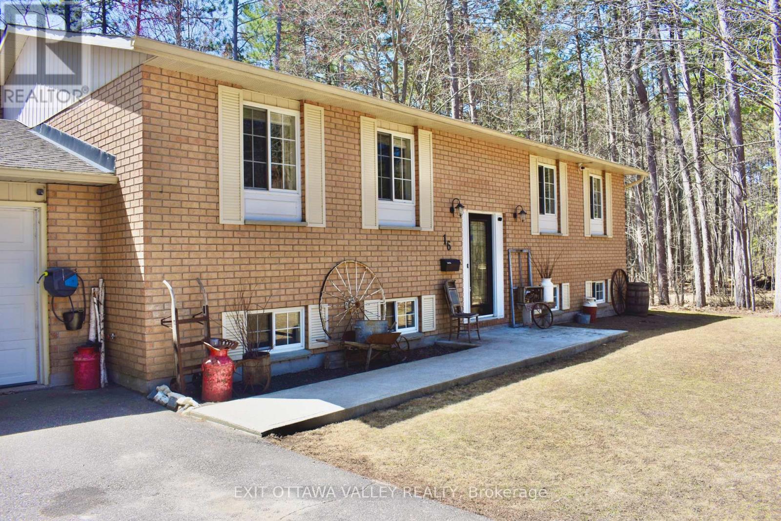 16 Heritage Drive, Petawawa, Ontario  K8H 3J3 - Photo 29 - X12830064