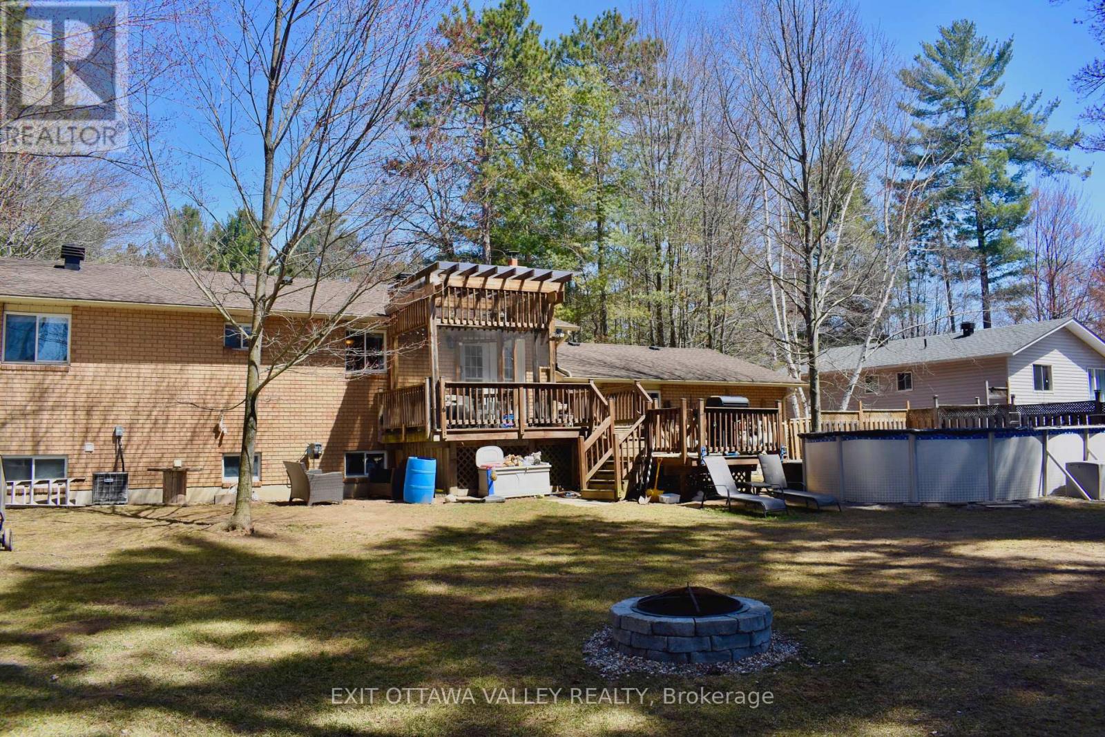 16 Heritage Drive, Petawawa, Ontario  K8H 3J3 - Photo 25 - X12830064