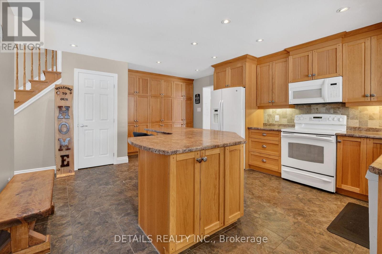 678 Rte 400 E Route, The Nation, Ontario  K0A 1M0 - Photo 17 - X12979532