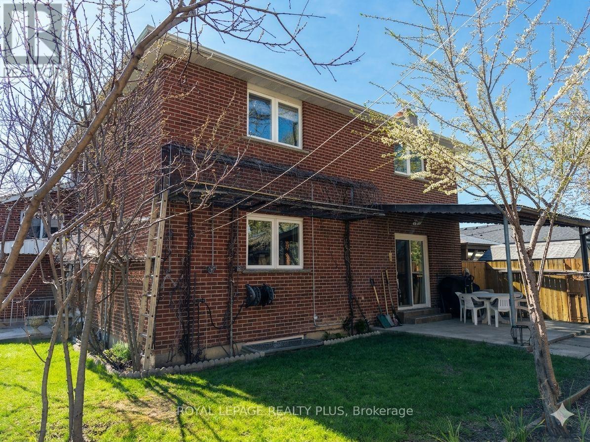 11 Ranwood Drive, Toronto, Ontario  M9N 3E8 - Photo 41 - W12909518