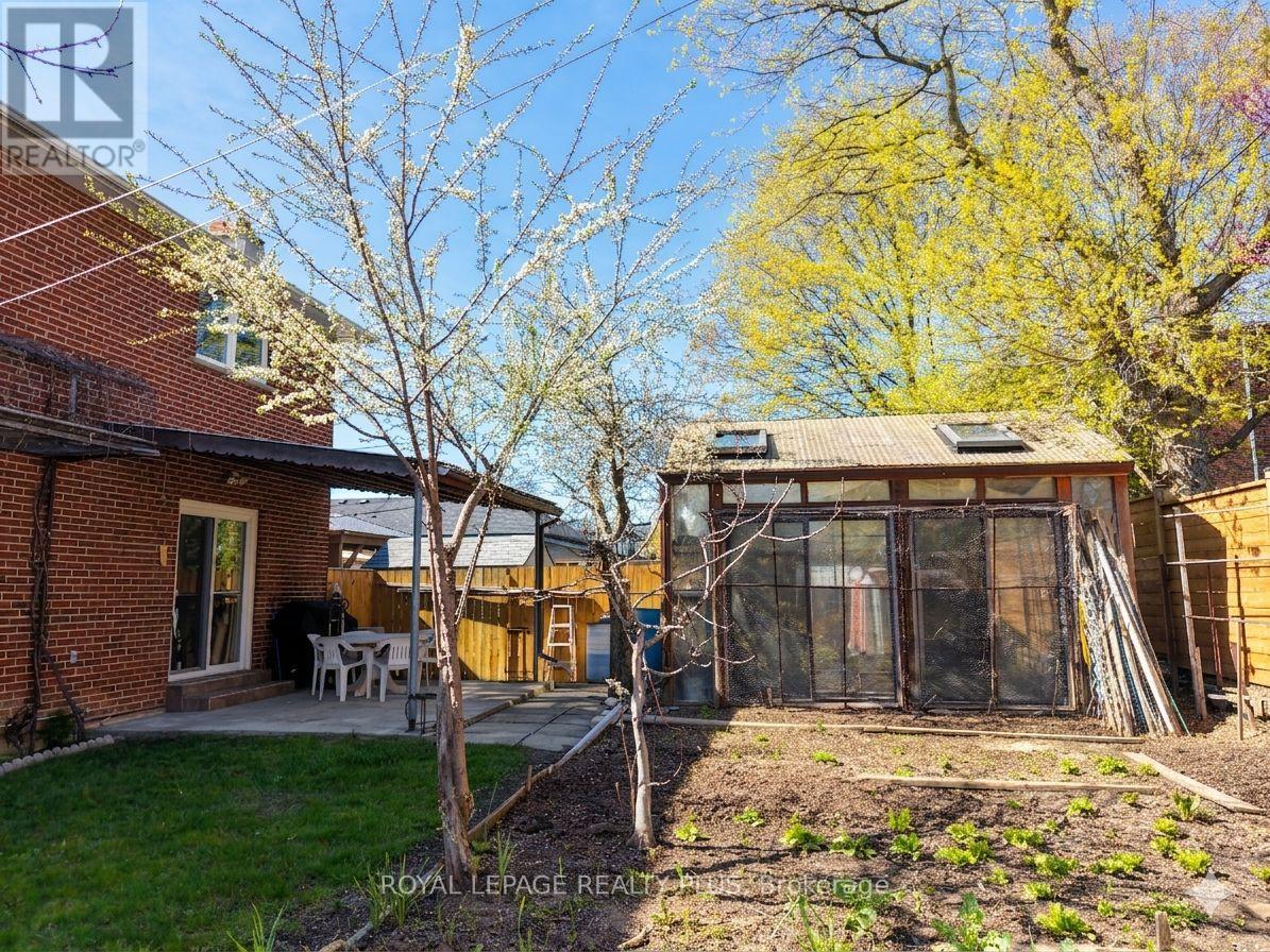 11 Ranwood Drive, Toronto, Ontario  M9N 3E8 - Photo 42 - W12909518