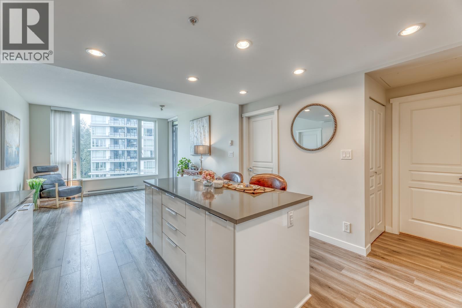 1004 3100 Windsor Gate, Coquitlam, British Columbia  V3B 0P3 - Photo 5 - R3116654