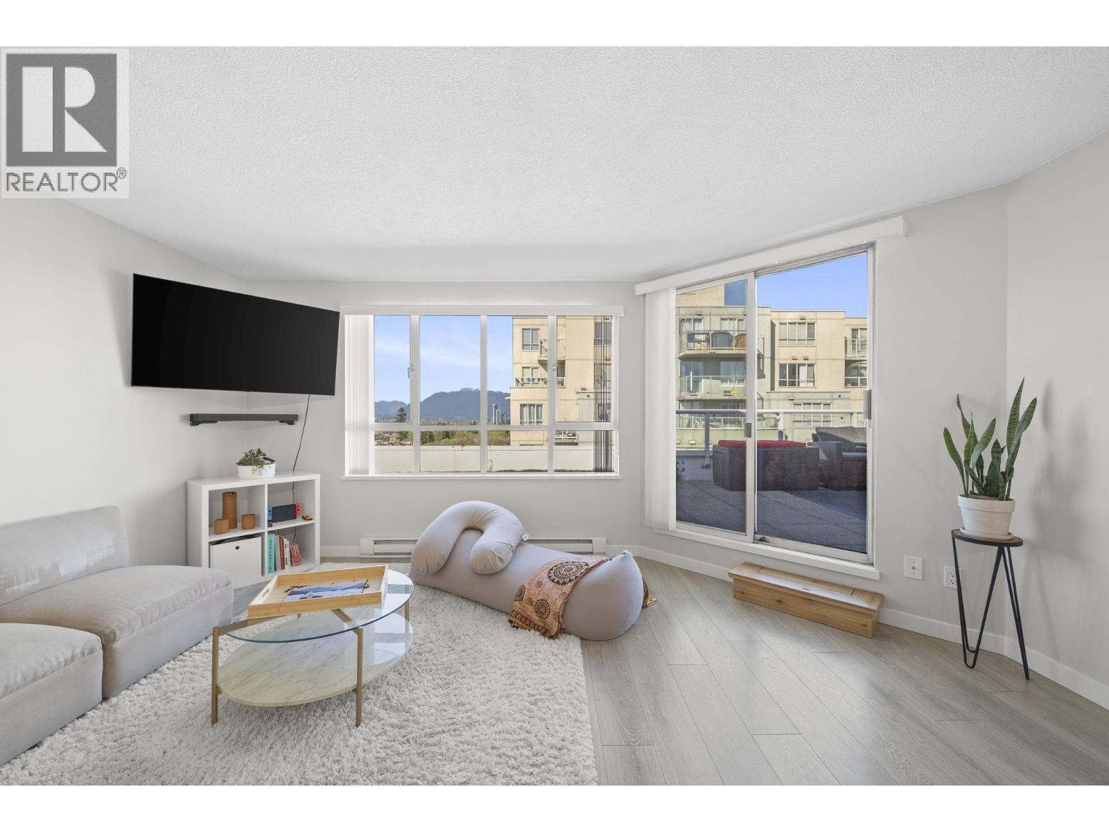 1208 3455 Ascot Place, Vancouver, British Columbia  V5R 6B7 - Photo 3 - R3116659