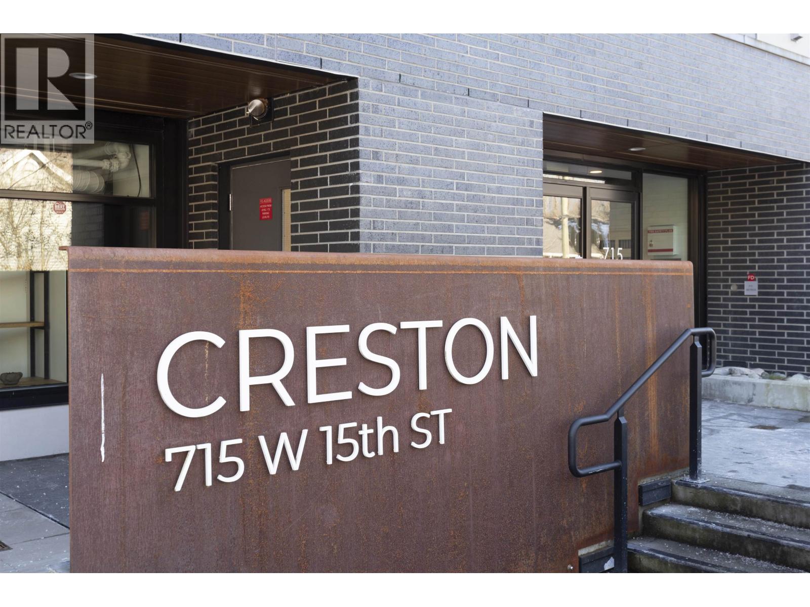 204 715 W 15TH STREET, North Vancouver, British Columbia