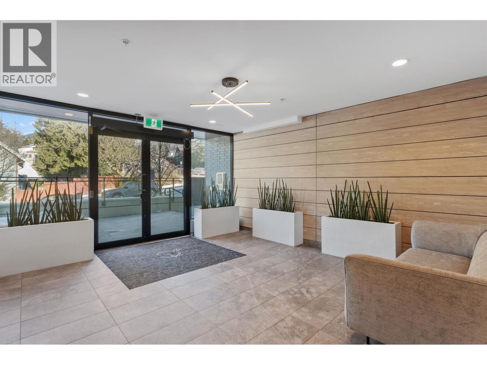 204 715 W 15th Street, North Vancouver, British Columbia  V7M 1T2 - Photo 3 - R3116642