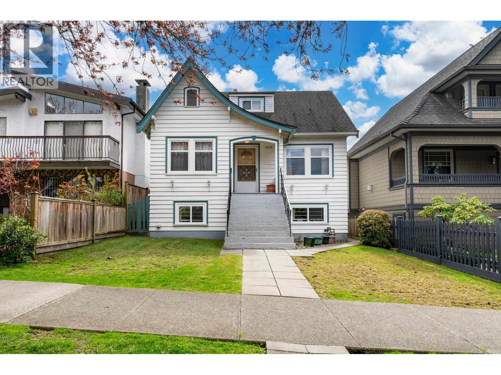 2578 OXFORD STREET, Vancouver, British Columbia