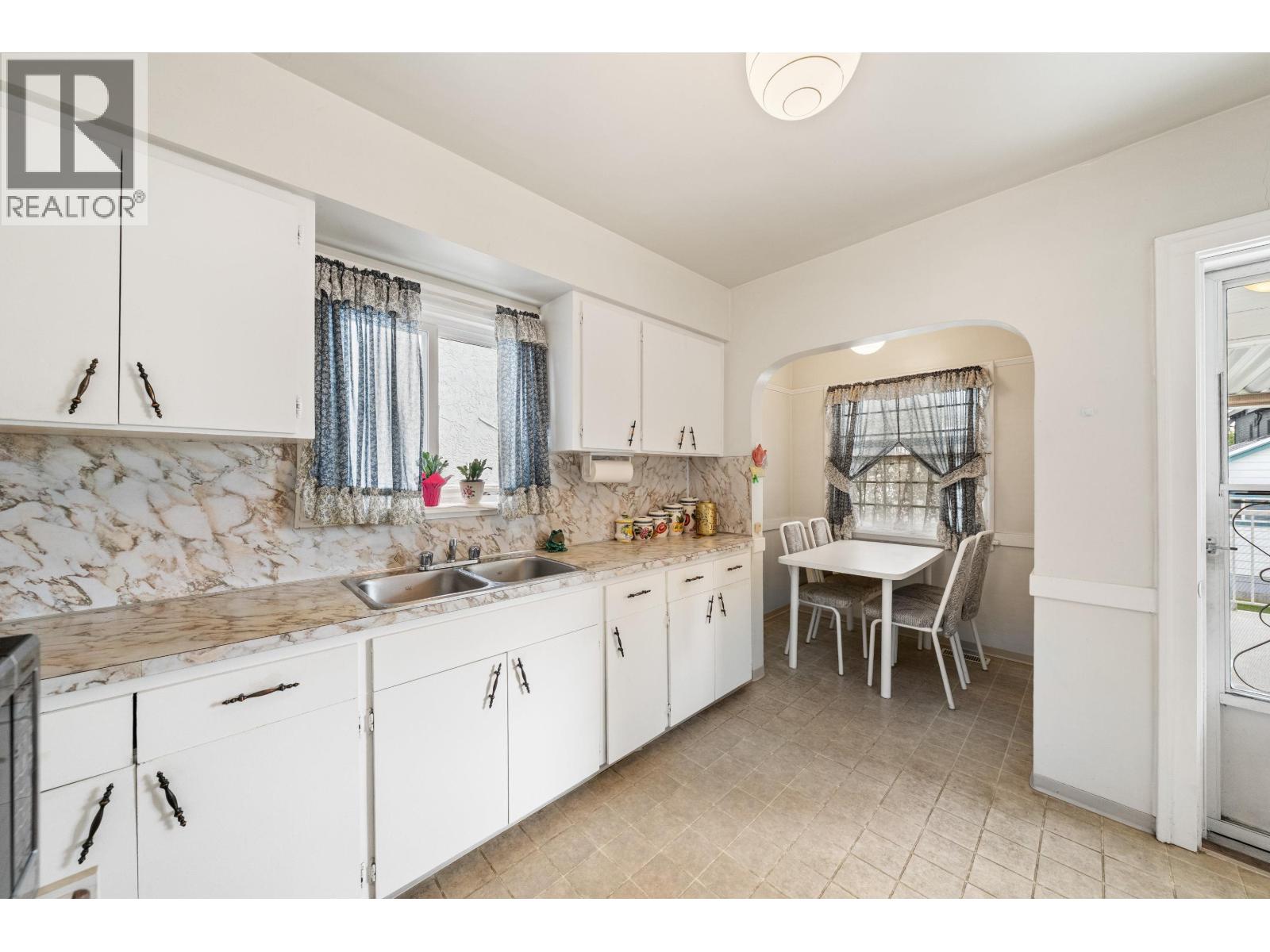 2578 Oxford Street, Vancouver, British Columbia  V5K 1N1 - Photo 8 - R3116650