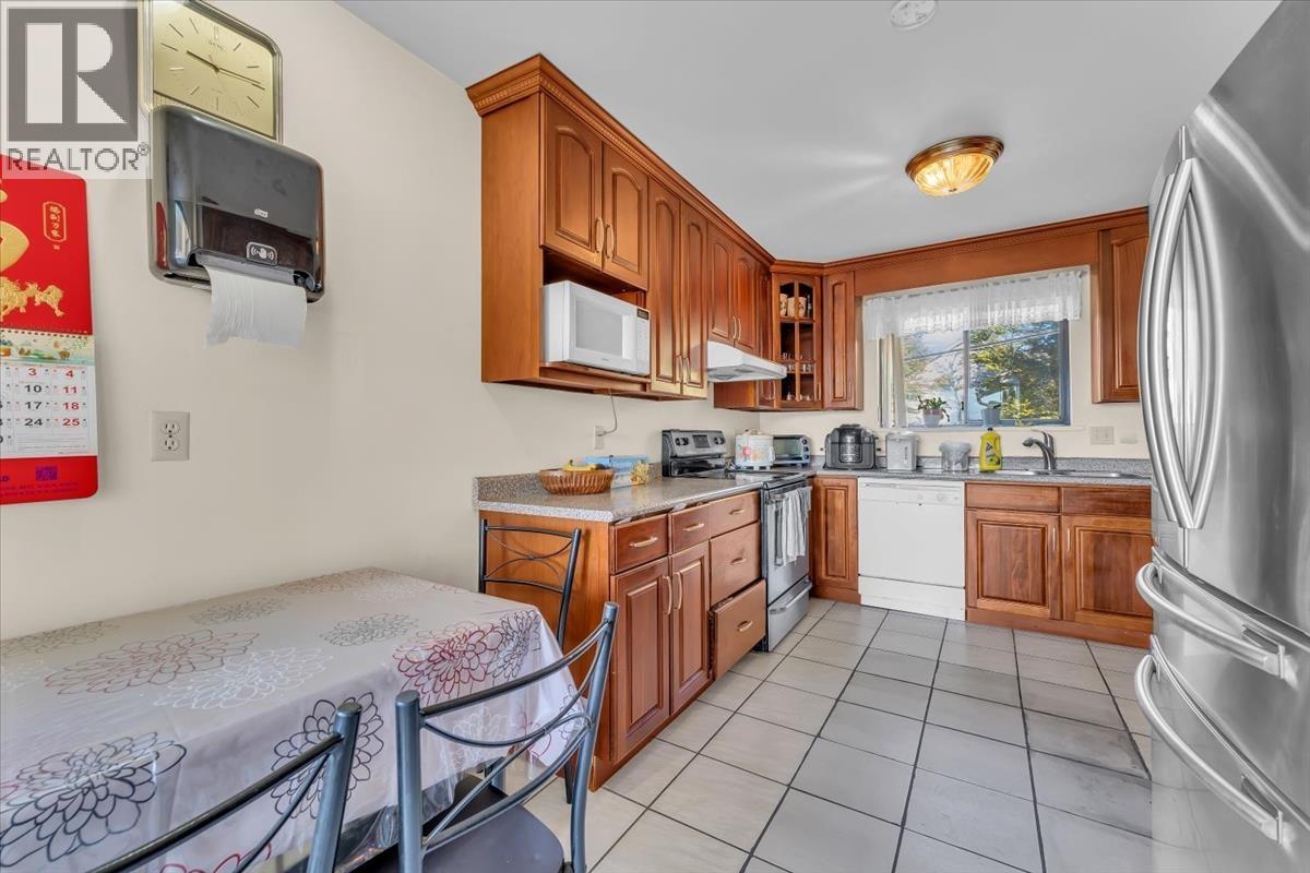 7266 17th Avenue, Burnaby, British Columbia  V3N 1K9 - Photo 11 - R3116711