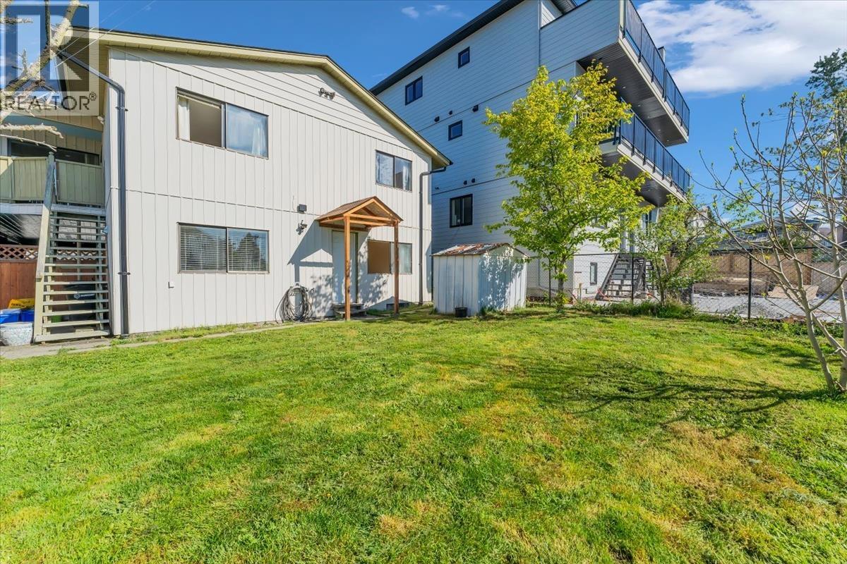 7266 17th Avenue, Burnaby, British Columbia  V3N 1K9 - Photo 2 - R3116711