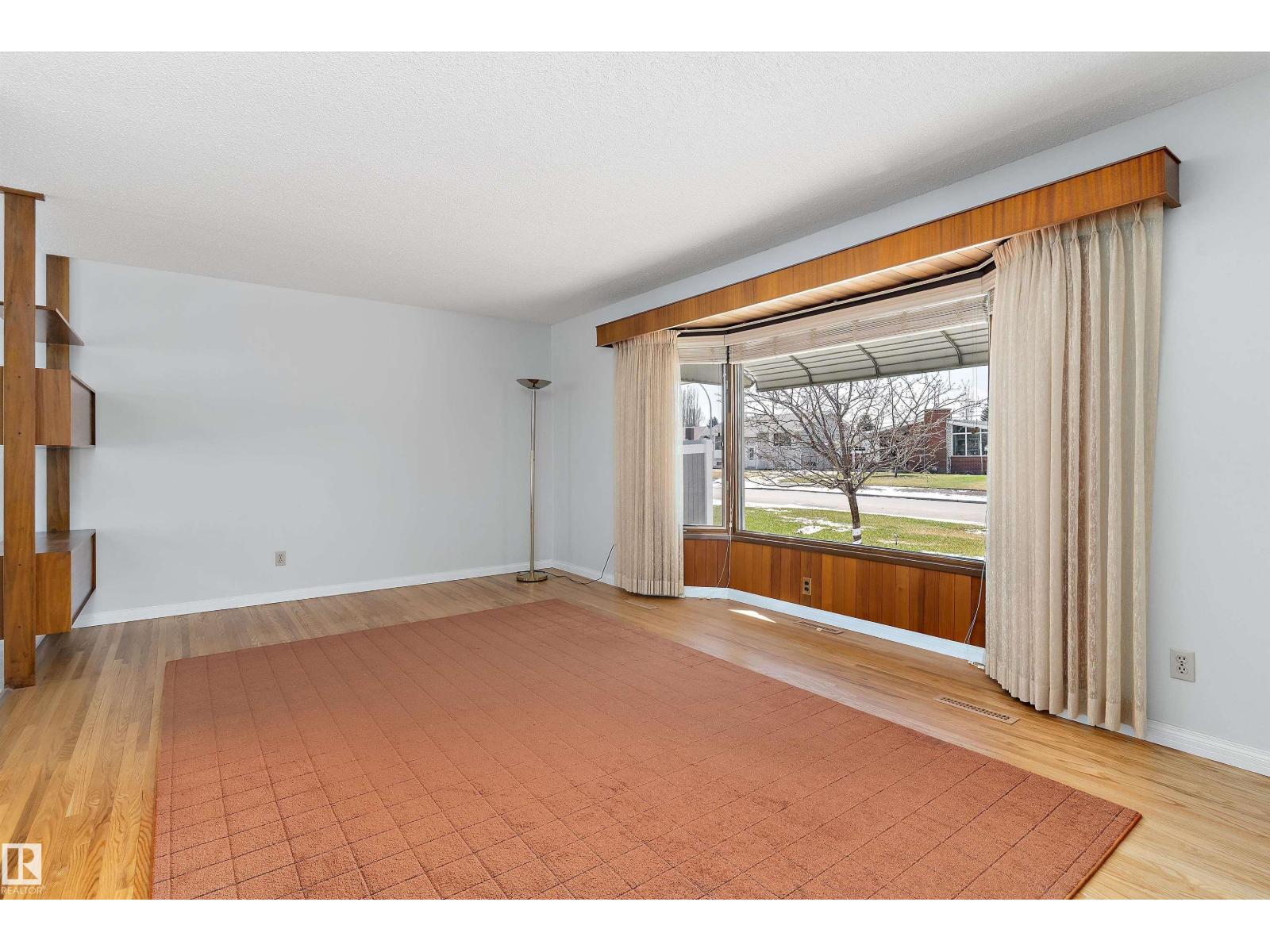 9411 68a St Nw, Edmonton, Alberta  T6B 1T9 - Photo 11 - E4484484