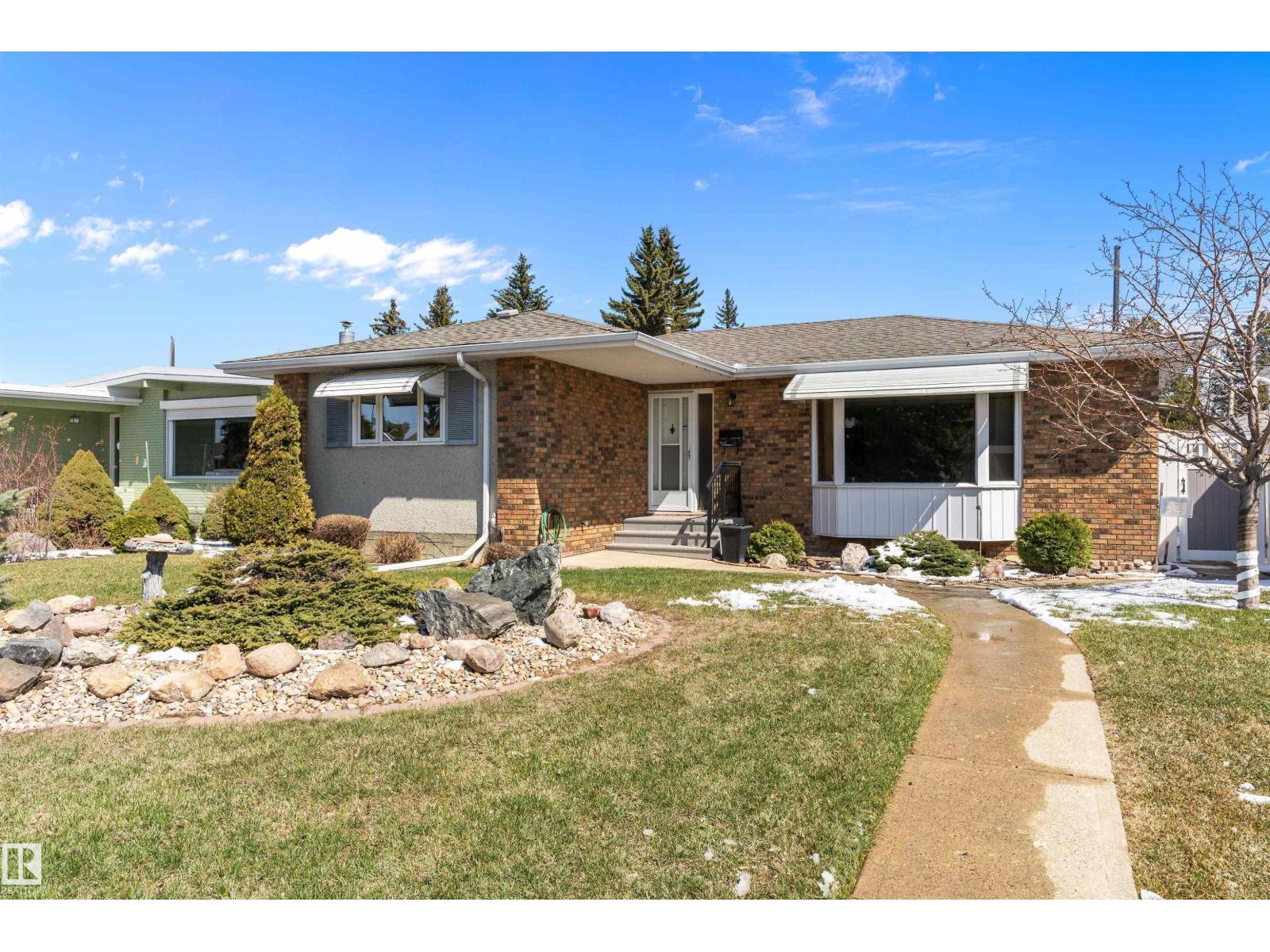 9411 68a St Nw, Edmonton, Alberta  T6B 1T9 - Photo 2 - E4484484