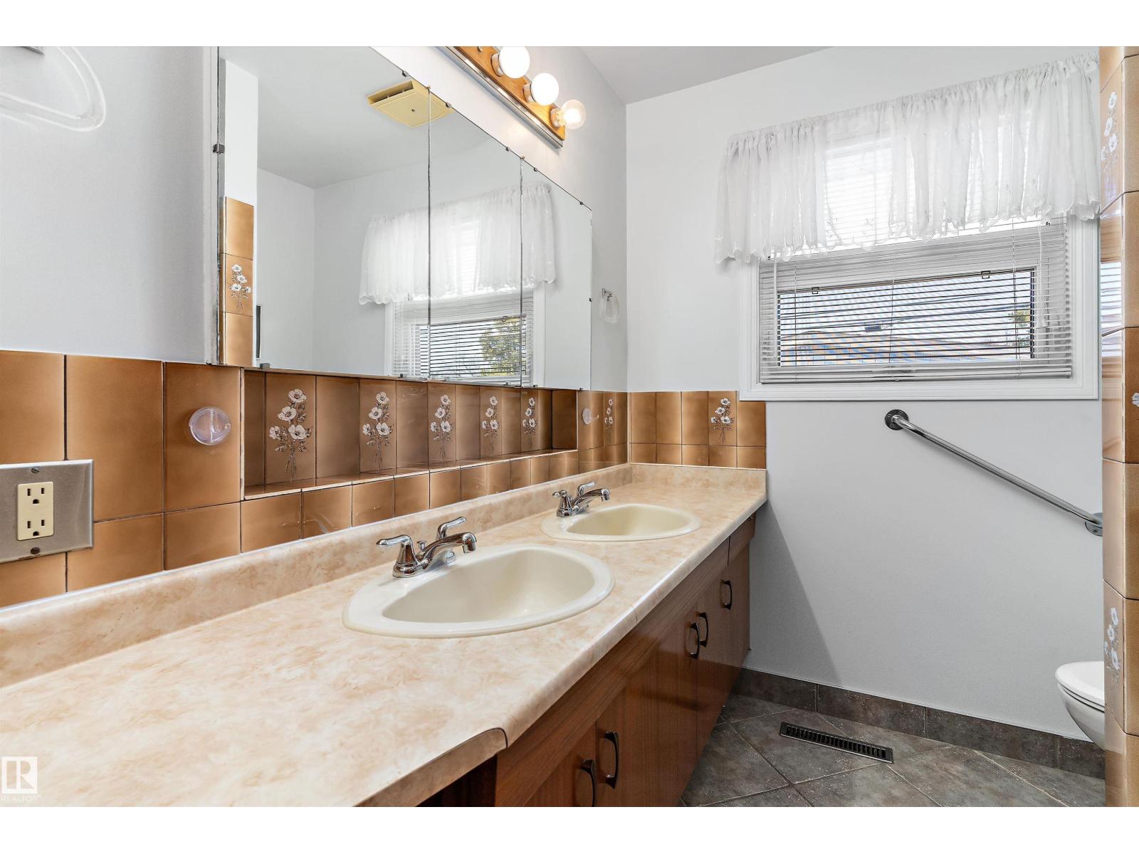 9411 68a St Nw, Edmonton, Alberta  T6B 1T9 - Photo 22 - E4484484