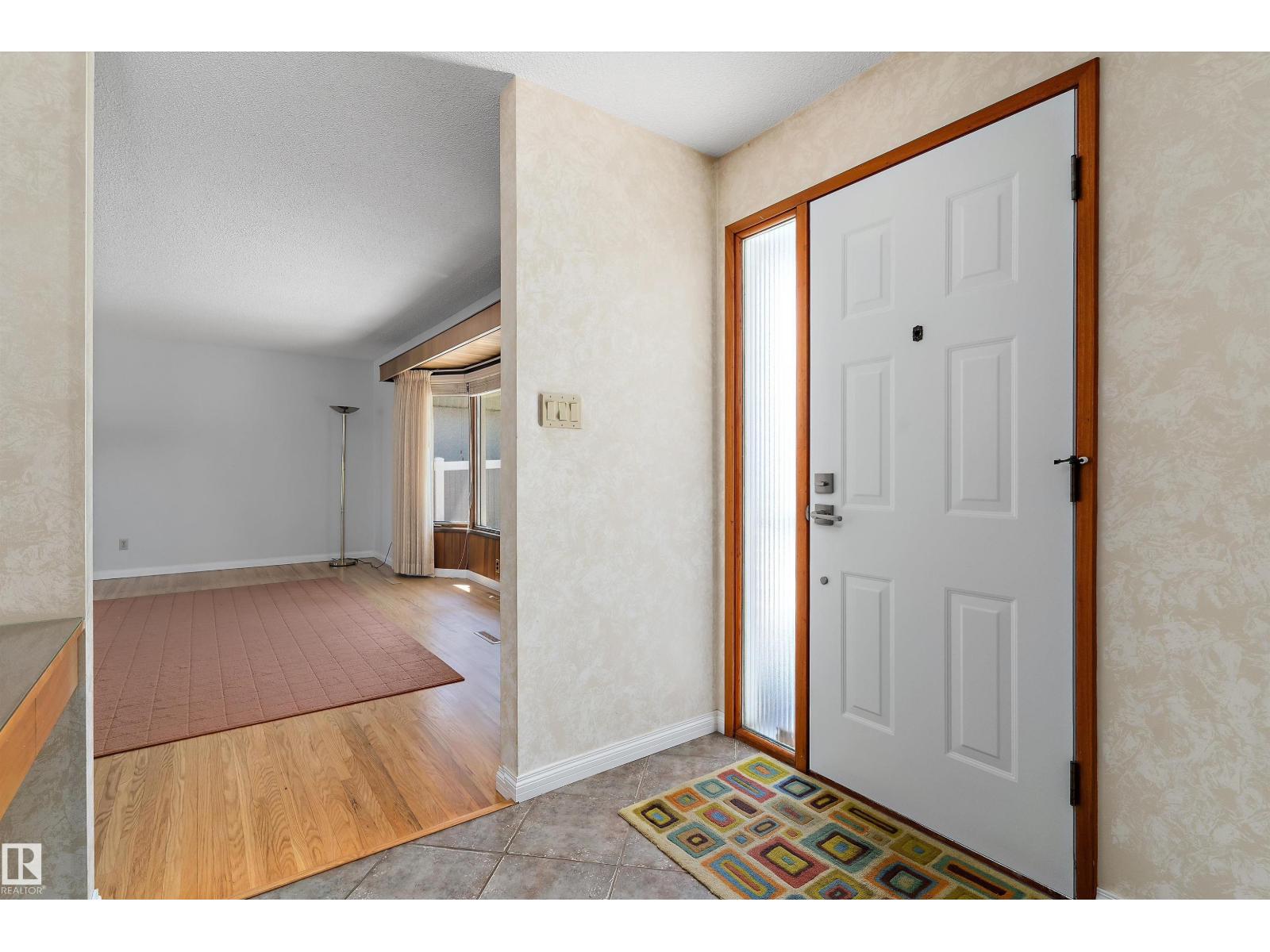 9411 68a St Nw, Edmonton, Alberta  T6B 1T9 - Photo 4 - E4484484