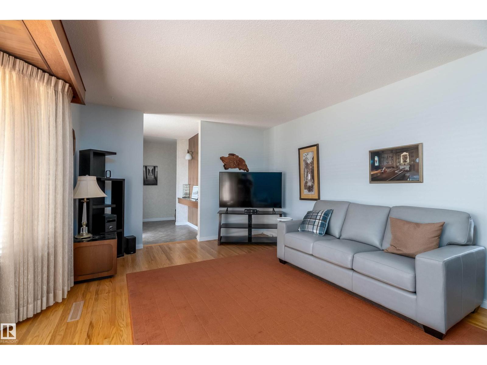 9411 68a St Nw, Edmonton, Alberta  T6B 1T9 - Photo 9 - E4484484