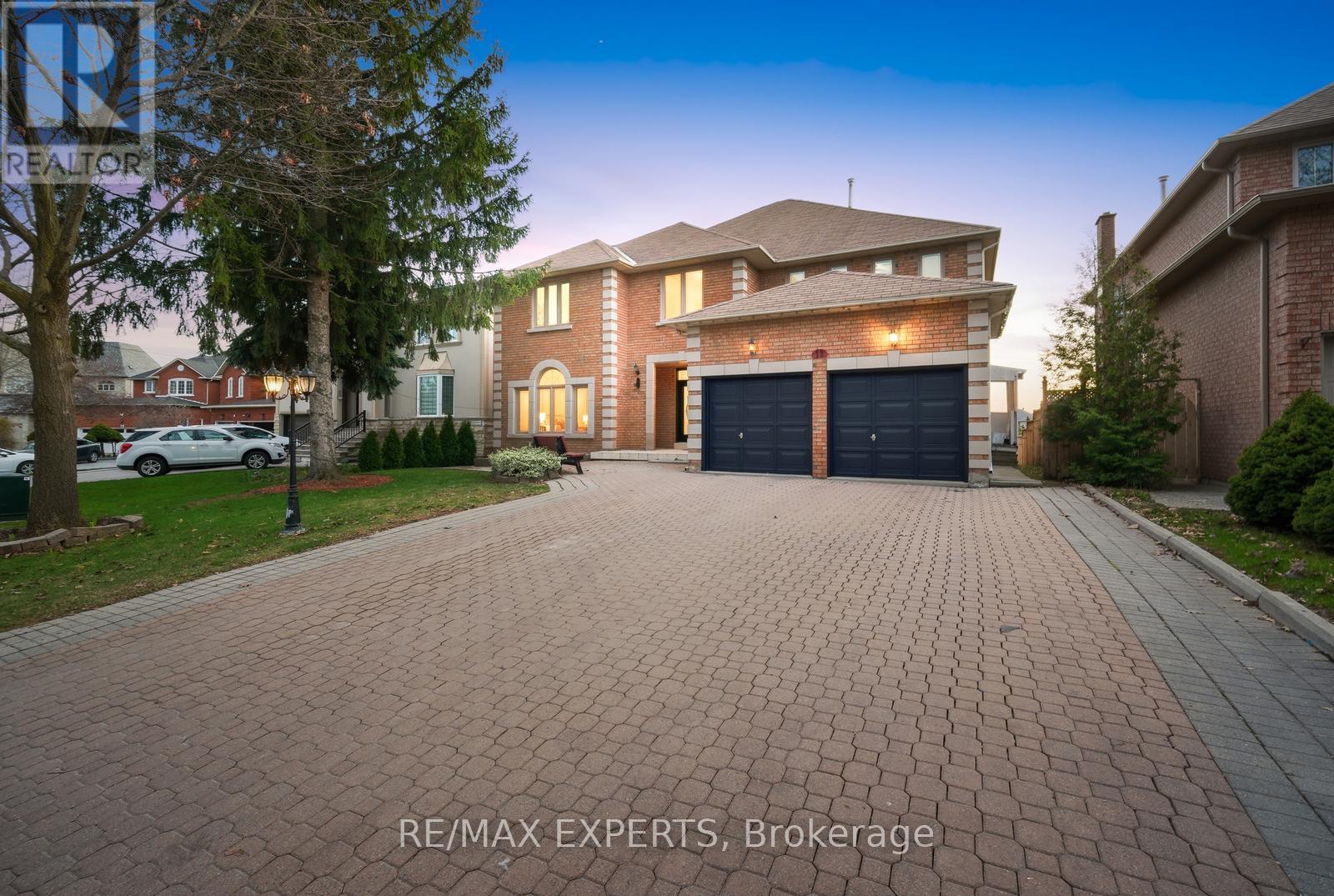 11 HORIZON COURT, Richmond Hill, Ontario