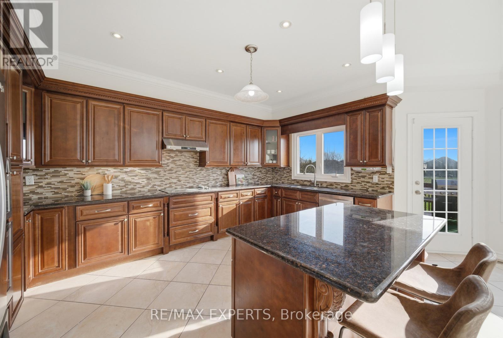 11 Horizon Court, Richmond Hill, Ontario  L4B 3G1 - Photo 17 - N13041606