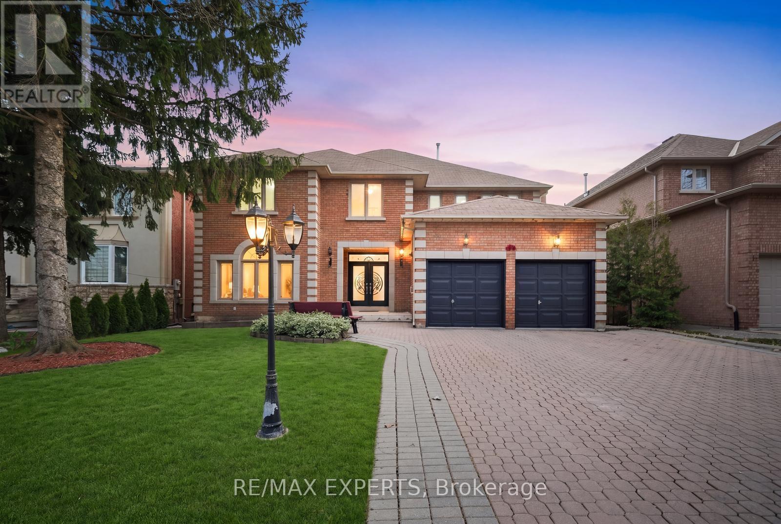 11 Horizon Court, Richmond Hill, Ontario  L4B 3G1 - Photo 2 - N13041606