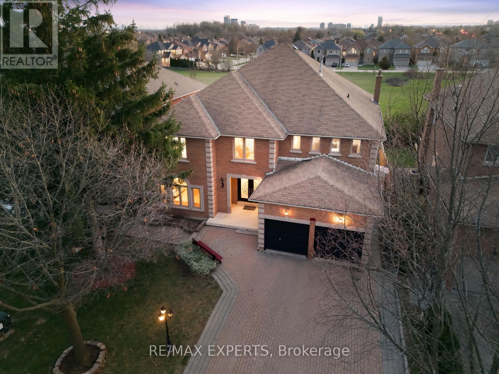 11 Horizon Court, Richmond Hill, Ontario  L4B 3G1 - Photo 4 - N13041606