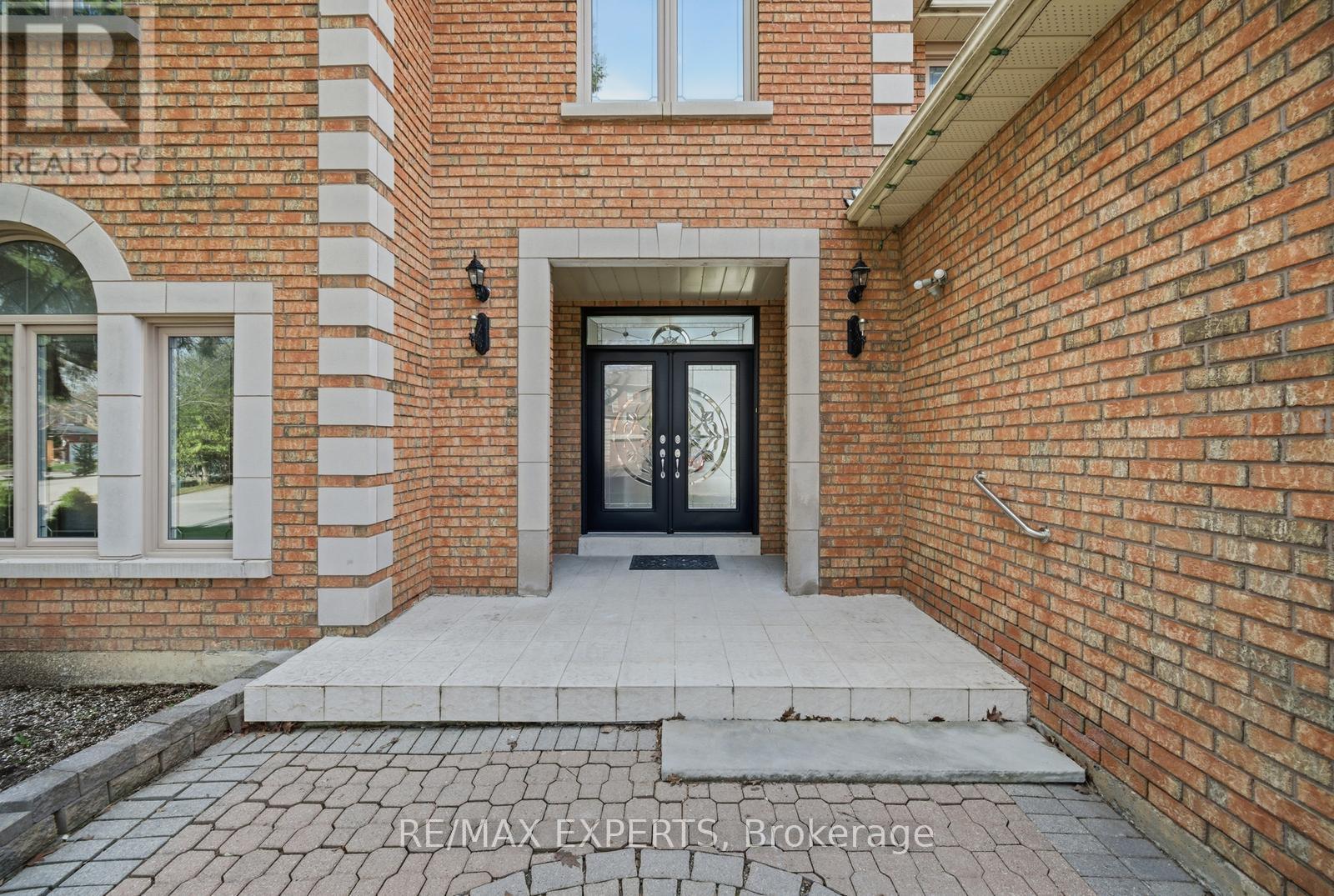 11 Horizon Court, Richmond Hill, Ontario  L4B 3G1 - Photo 6 - N13041606