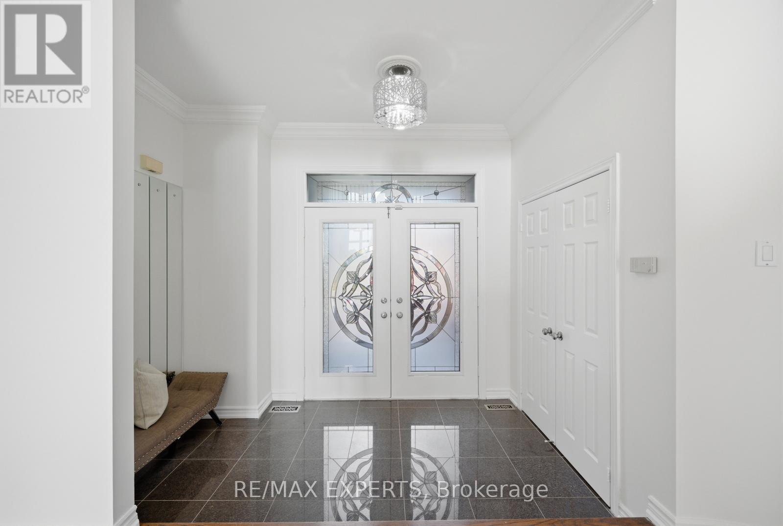 11 Horizon Court, Richmond Hill, Ontario  L4B 3G1 - Photo 7 - N13041606