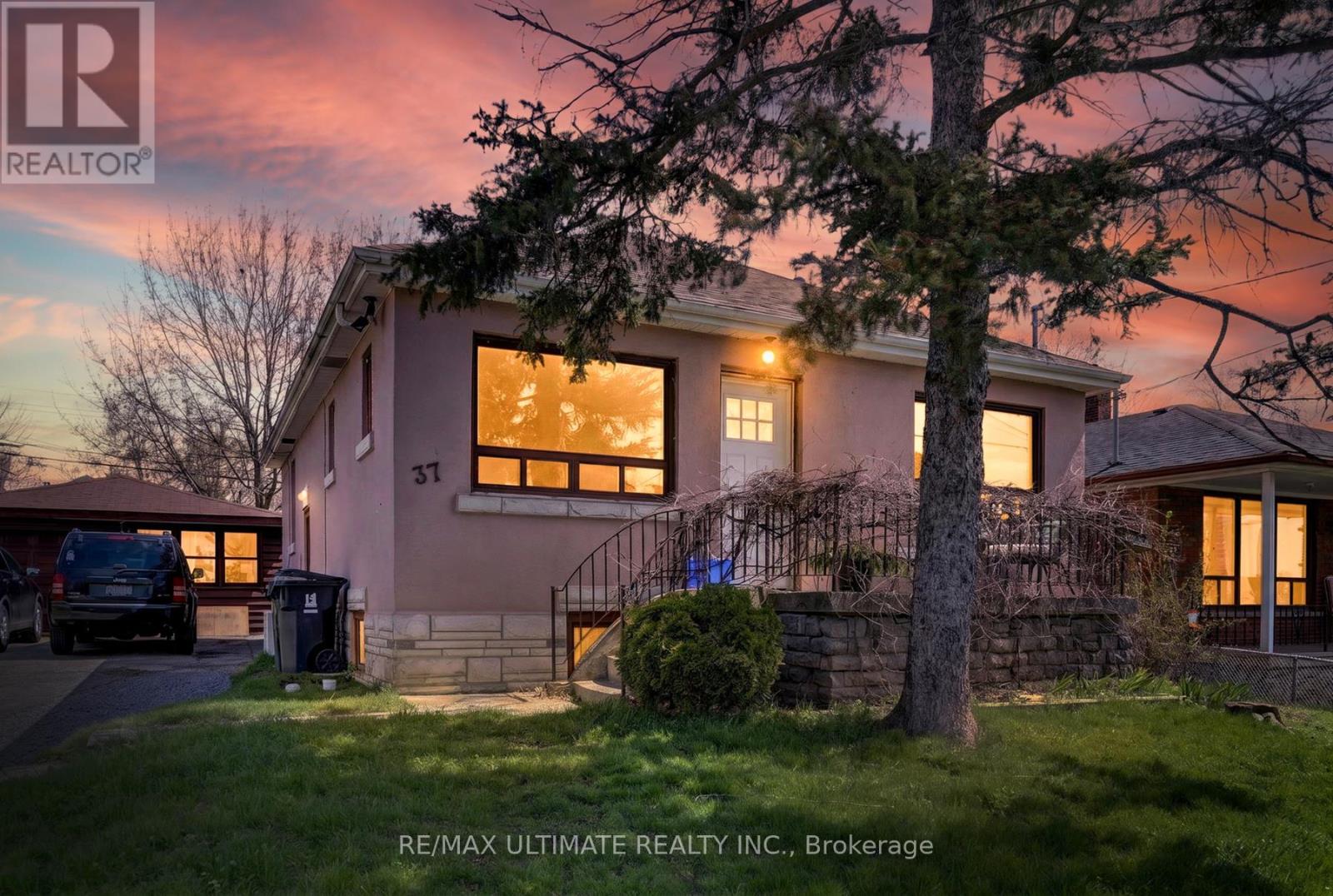 37 BEXHILL AVENUE, Toronto, Ontario