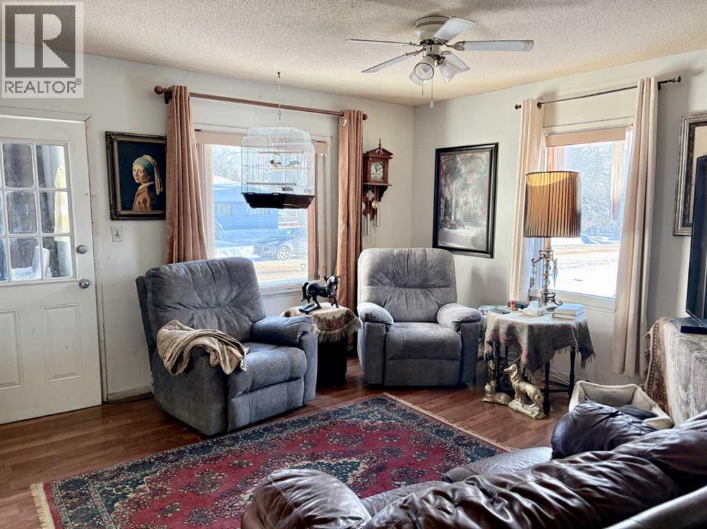 4708 50 Street, Myrnam, Alberta  T0B 3K0 - Photo 4 - A2277695