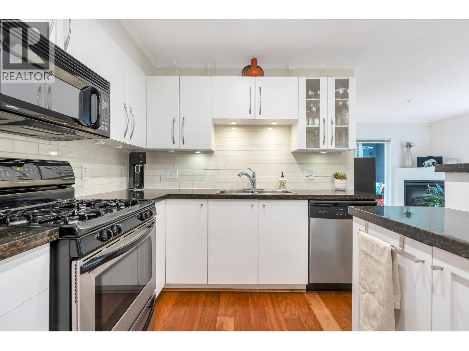 102 736 W 14th Avenue, Vancouver, British Columbia  V5Z 1P9 - Photo 8 - R3116599