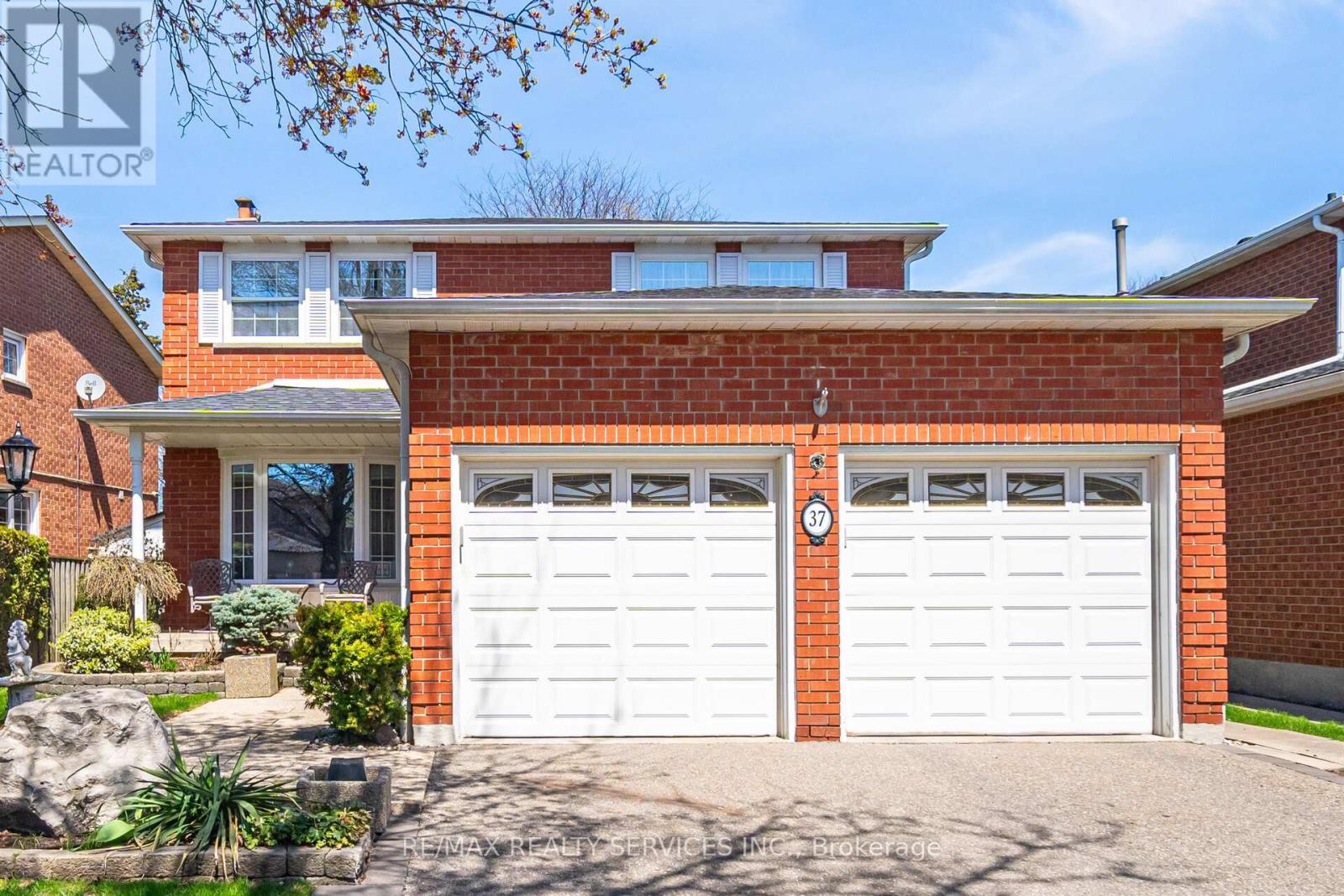 37 STILLWATER CRESCENT, Brampton, Ontario