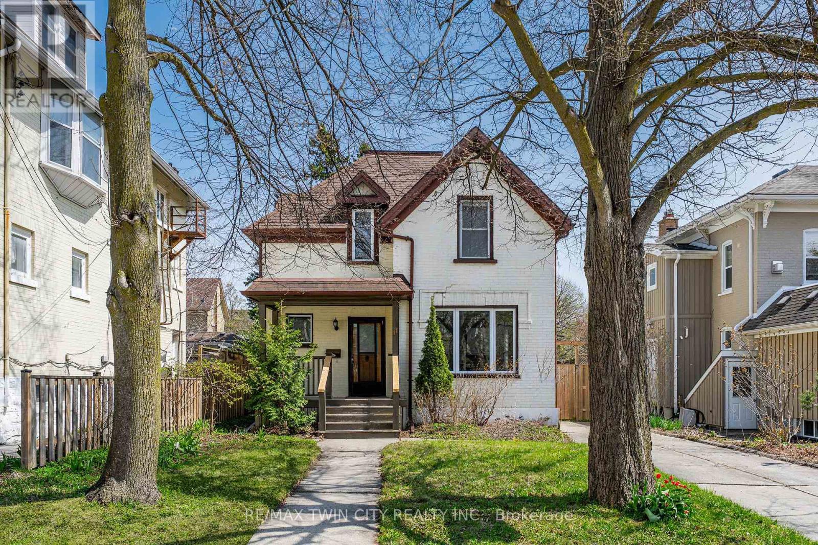 11 Heins Avenue, Kitchener, Ontario  N2G 1Z7 - Photo 2 - X13053506