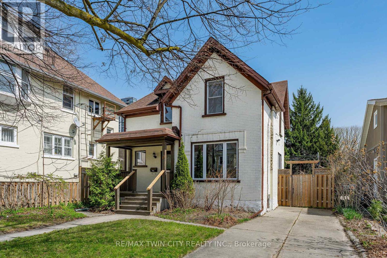 11 Heins Avenue, Kitchener, Ontario  N2G 1Z7 - Photo 6 - X13053506
