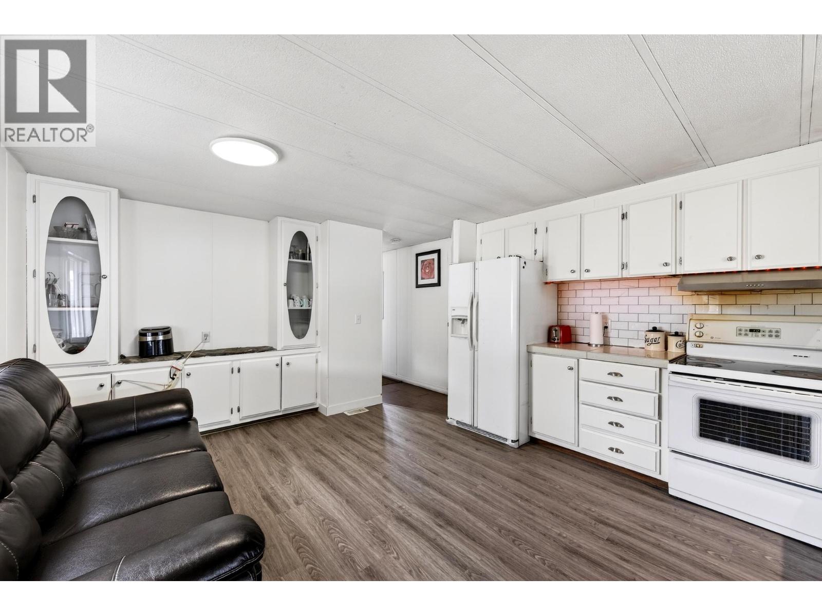 1055 King Crescent, Golden, British Columbia  V0H 1H0 - Photo 2 - 10384870