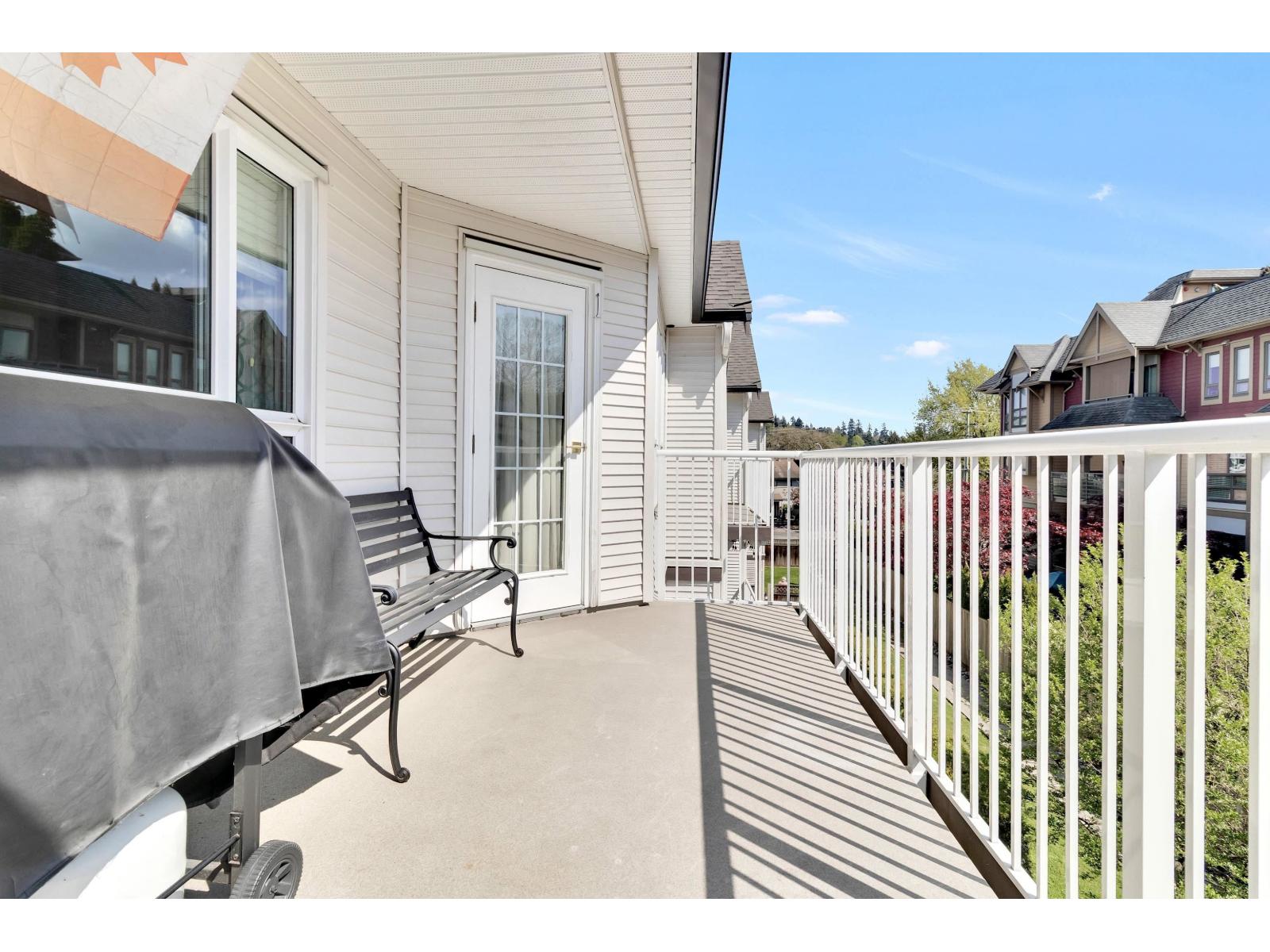 302 17740 58a Avenue, Surrey, British Columbia  V3S 8M5 - Photo 6 - R3115879