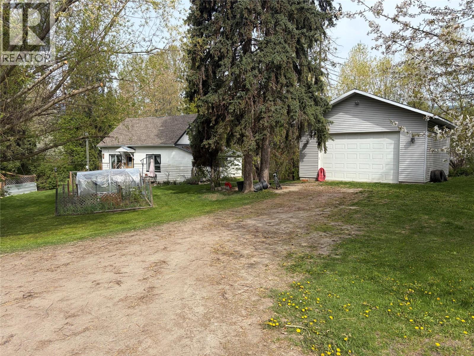 2370 Lakeshore Road NE, Salmon Arm, British Columbia