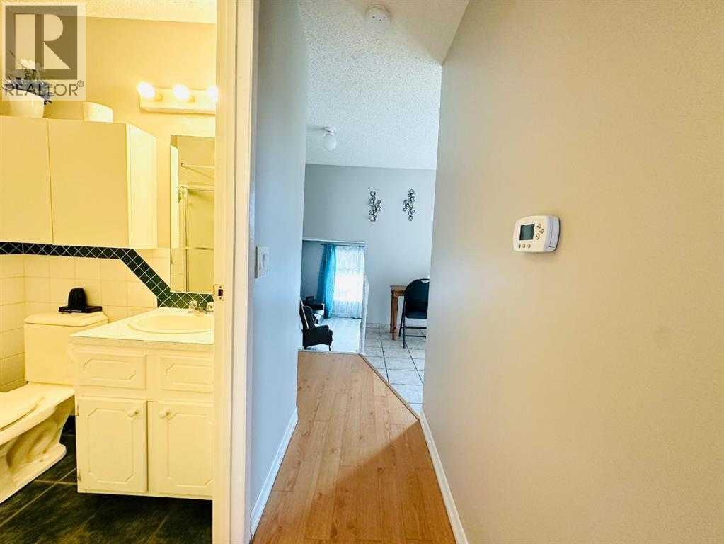 15 Pinecliff Close Ne, Calgary, Alberta  T1Y 4N3 - Photo 6 - A2304632