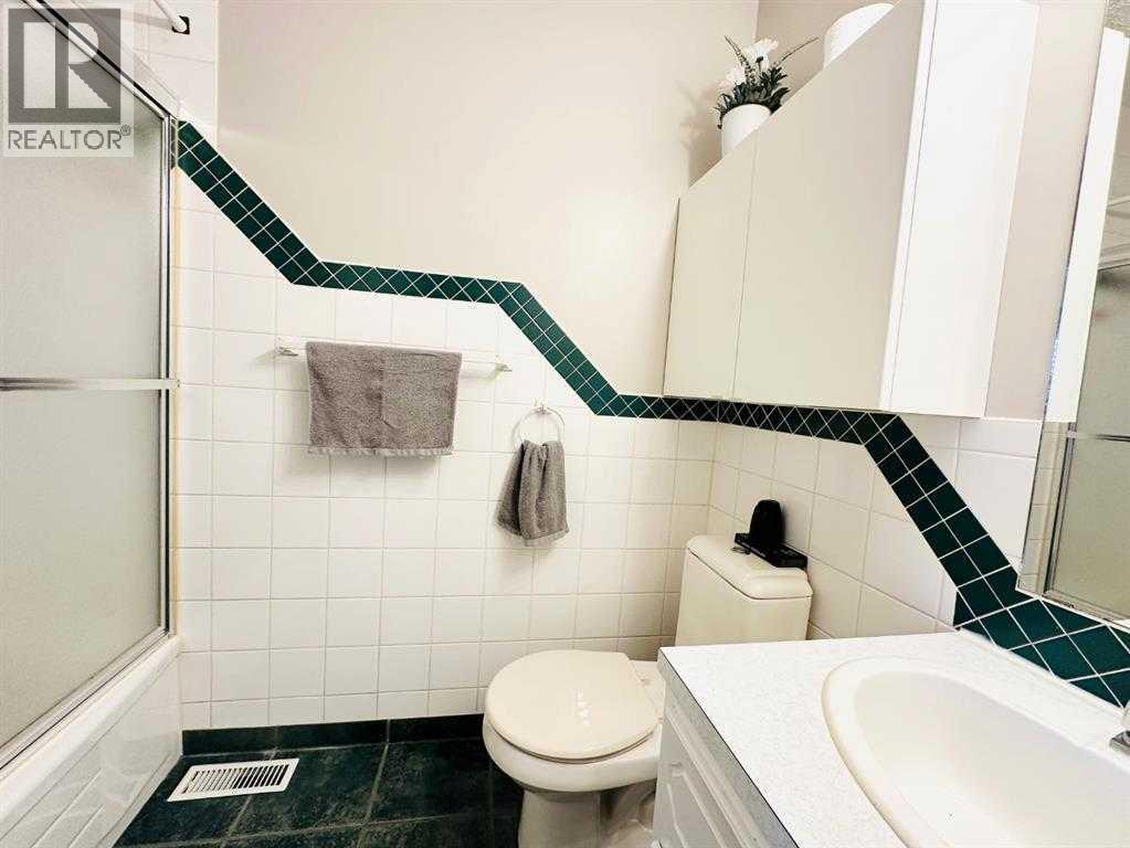 15 Pinecliff Close Ne, Calgary, Alberta  T1Y 4N3 - Photo 7 - A2304632