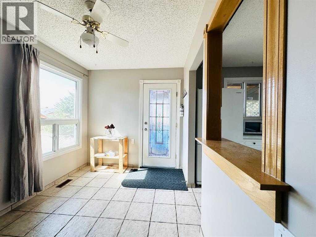 15 Pinecliff Close Ne, Calgary, Alberta  T1Y 4N3 - Photo 11 - A2304632