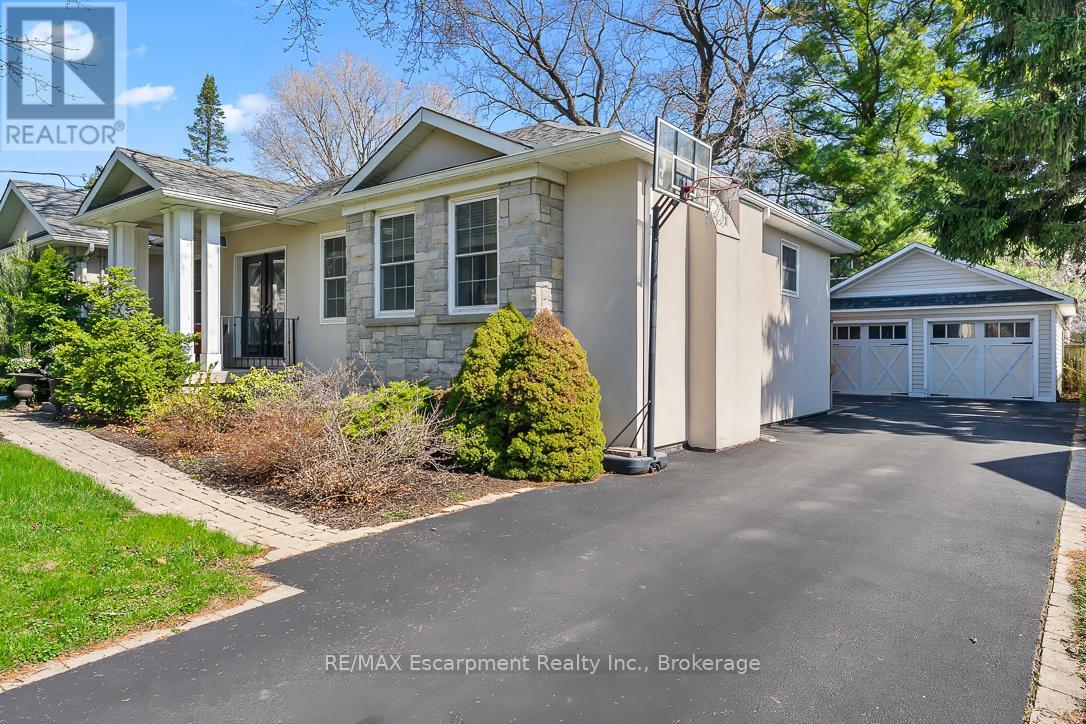 429 Smith Lane, Oakville, Ontario  L6L 4X1 - Photo 2 - W13053882