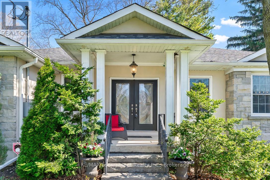 429 Smith Lane, Oakville, Ontario  L6L 4X1 - Photo 3 - W13053882