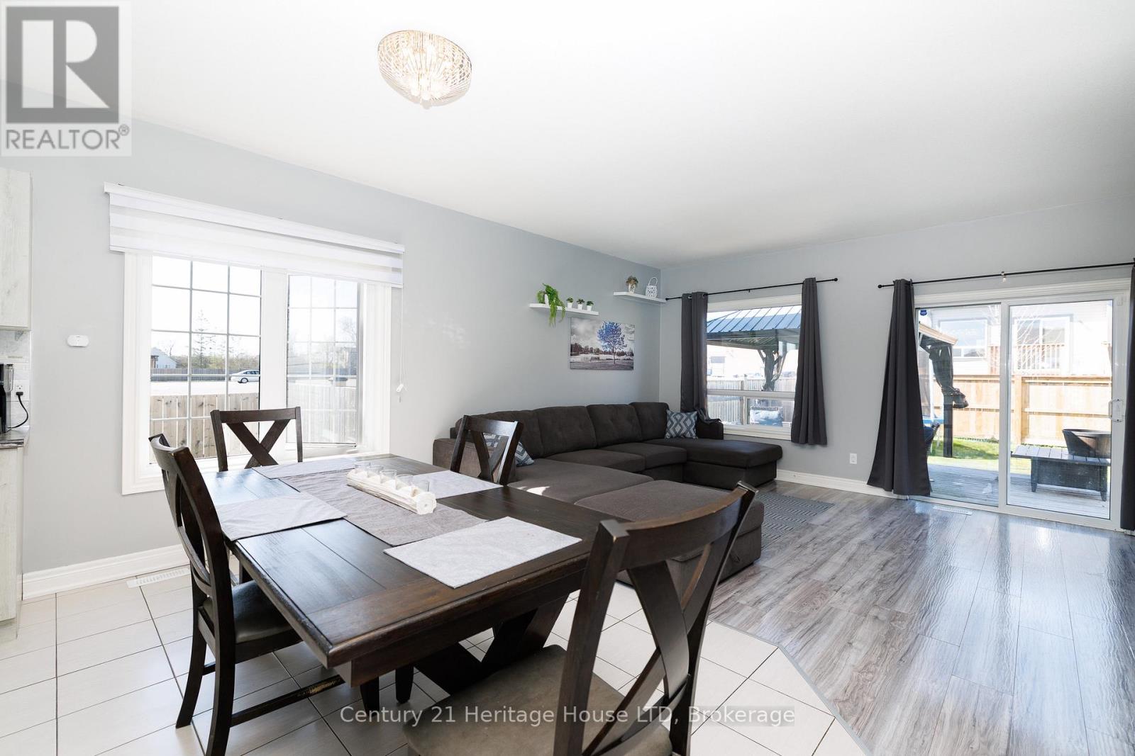 914 Burwell Street, Fort Erie, Ontario  L2A 0E3 - Photo 4 - X13053662